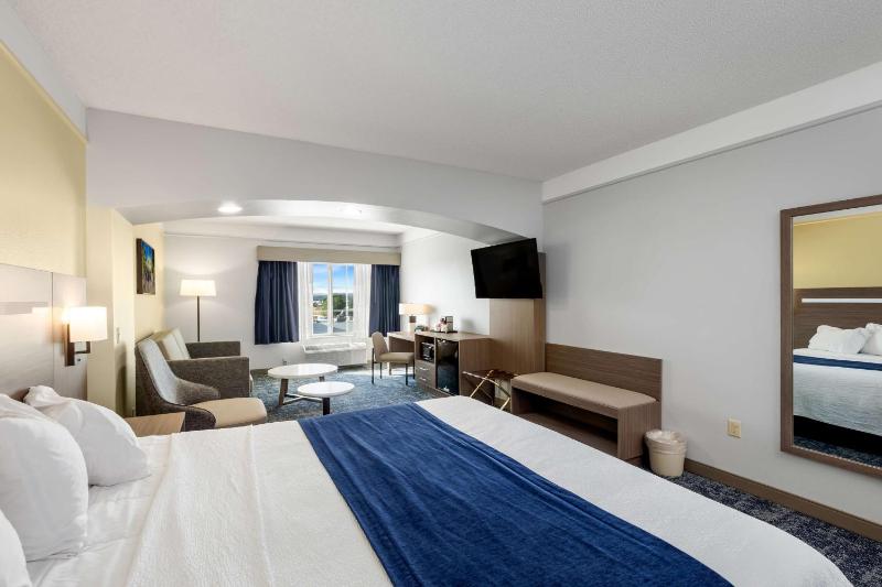 King Room with Sofa Bed - Non-Smoking image 4