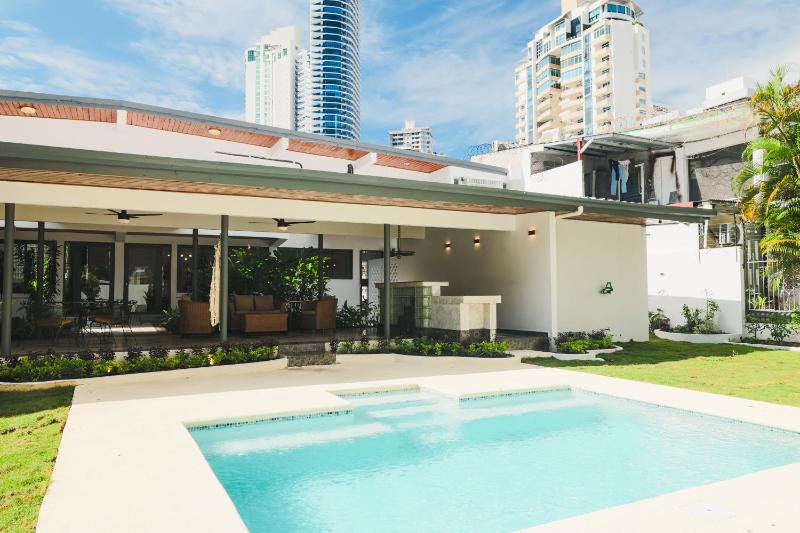 5BR House with Pool and King Beds in Punta Paitilla - image 1
