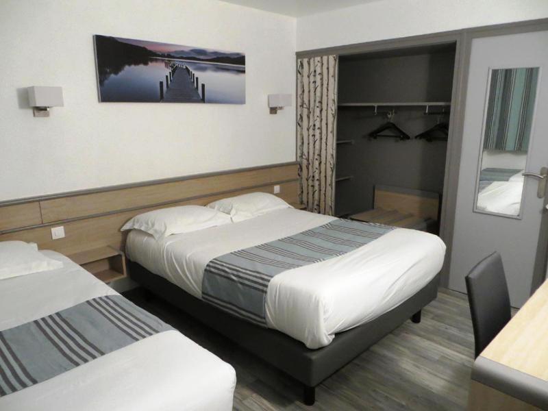 Standard Triple Room image 4
