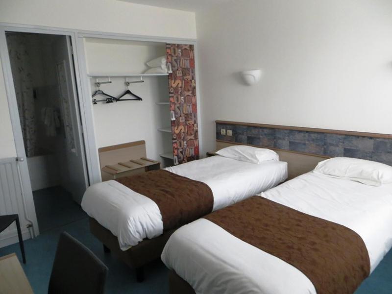 Twin Room image 2