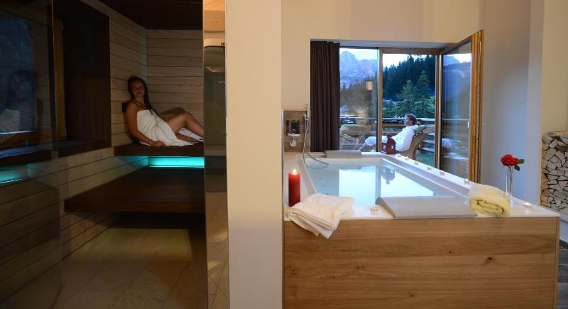 Suite with Spa Bath and Balcony image 3