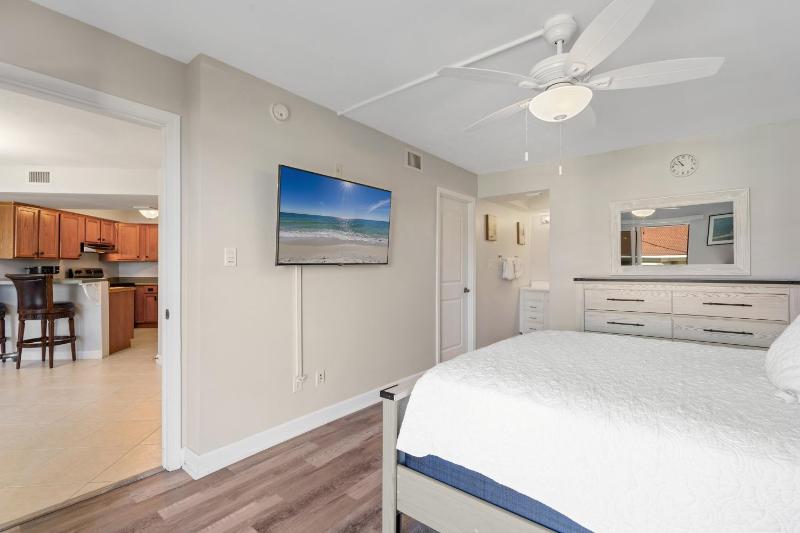 Regency Towers Unit 406W - image 33