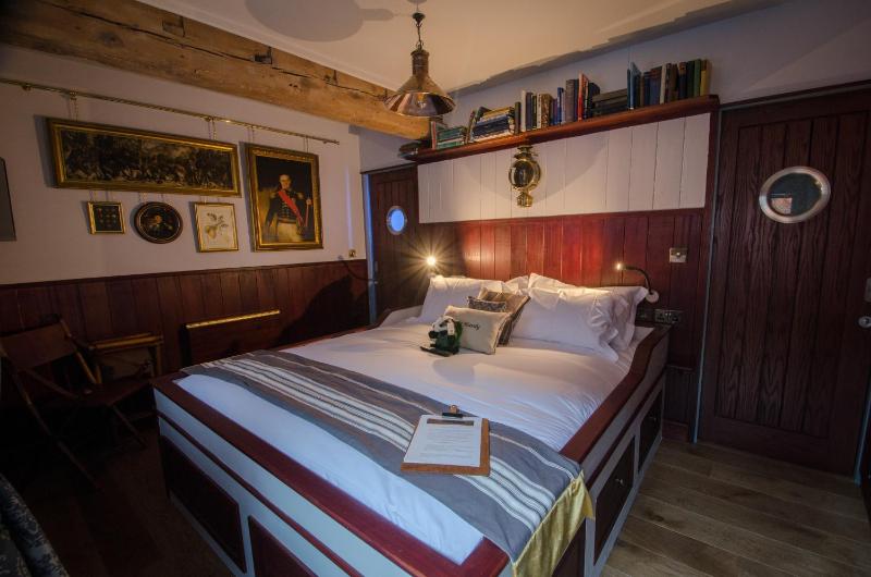 Double Room image 3