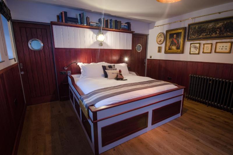 Double Room image 4