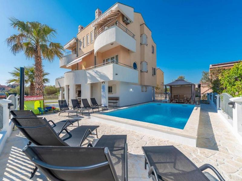 Family friendly house with a swimming pool Privlaka Zadar - 23642 - image 4