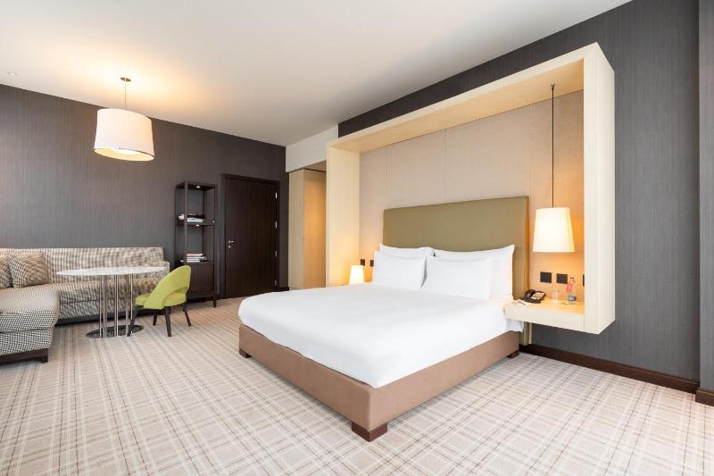 One-Bedroom Suite with Mountain View image 1