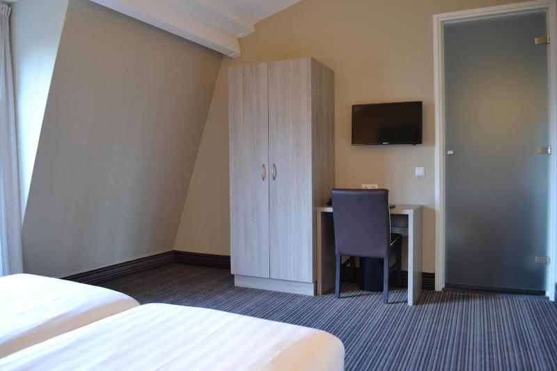 Spacious Comfort Double Room image 3