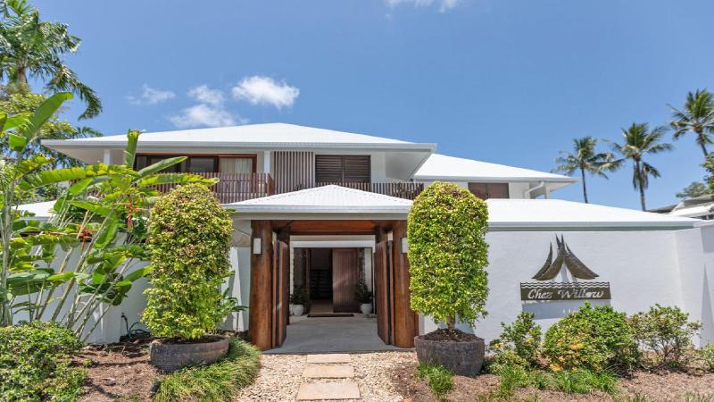 Villa 1 Chez Willow Port Douglas - image 1