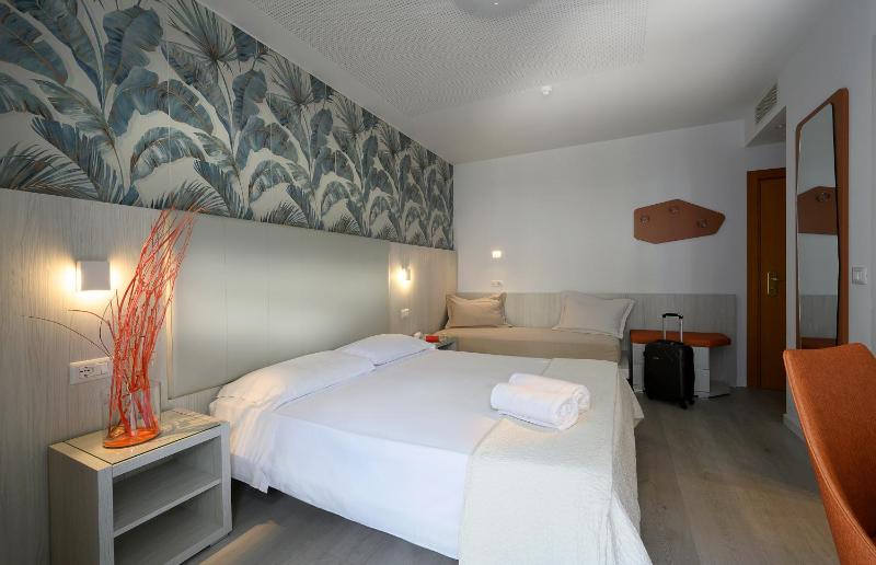 Luxury Triple Room image 4