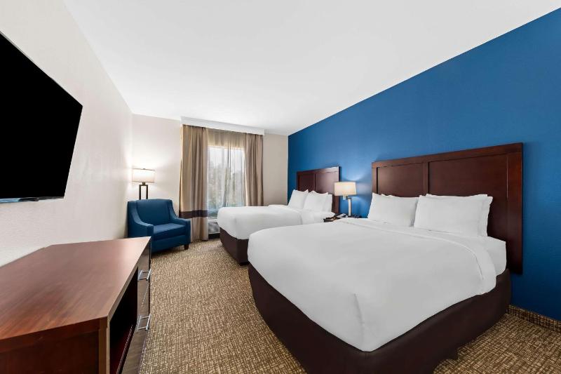 Queen Room with Two Queen Beds - Non-Smoking image 1