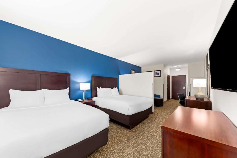 Queen Suite with Two Queen Beds - Non-Smoking image 4