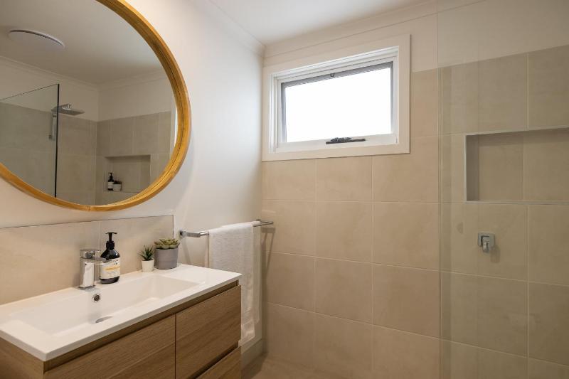 Couples Retreat in Cowes sleep 4 - image 8