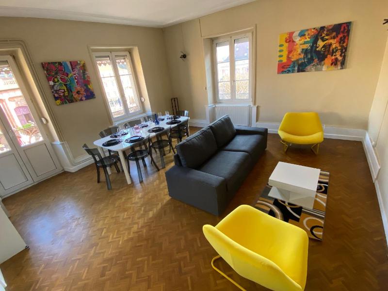 Four-Bedroom Apartment with Balcony  image 2