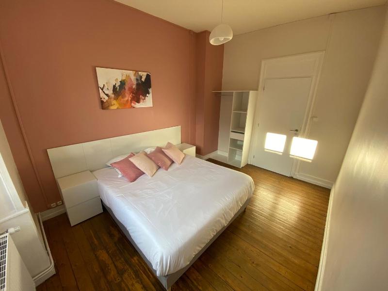 Four-Bedroom Apartment with Balcony  image 4