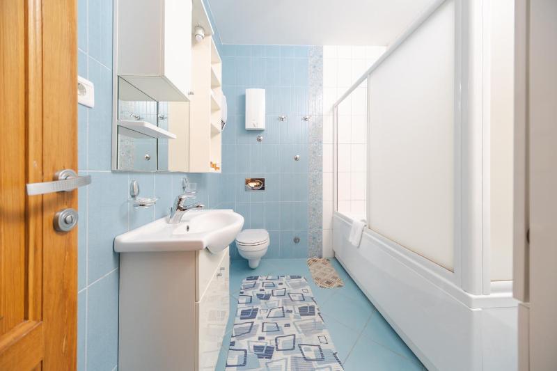 Apartment (4 Adults) image 4