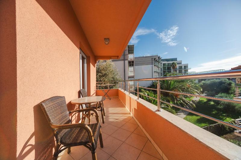 Apartment (4 Adults) image 2