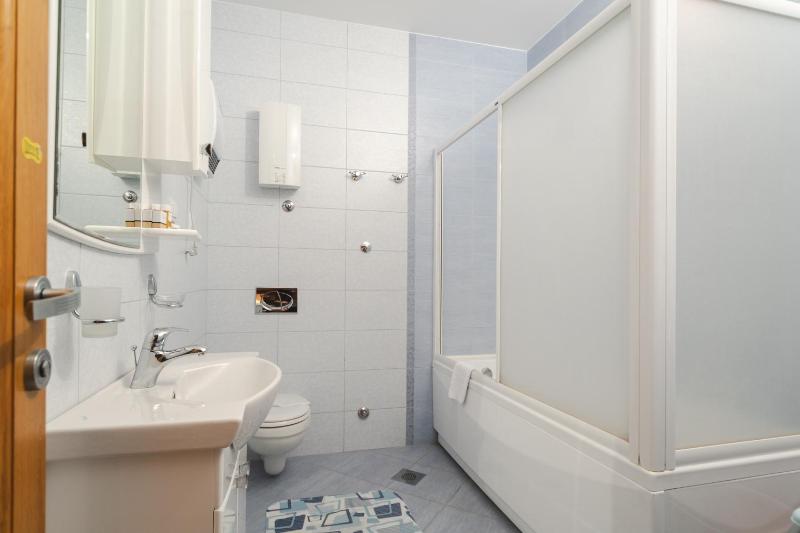 Apartment (2 Adults) image 4