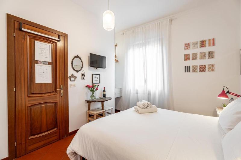 Double or Twin Room with Private Bathroom image 1