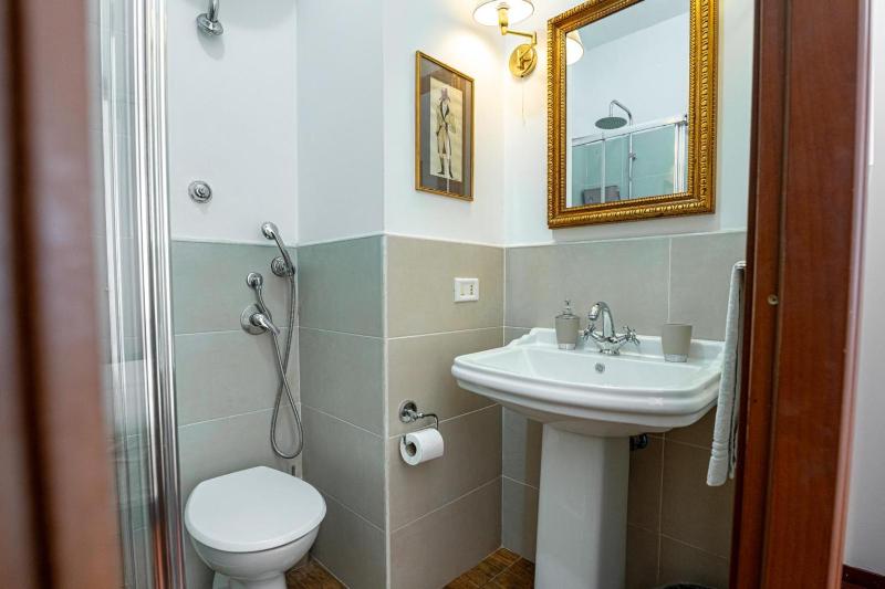 Double or Twin Room with Private Bathroom image 3