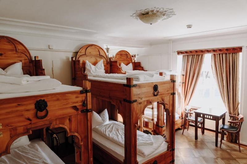 Bed in 6-Bed Mixed Dormitory Room image 1