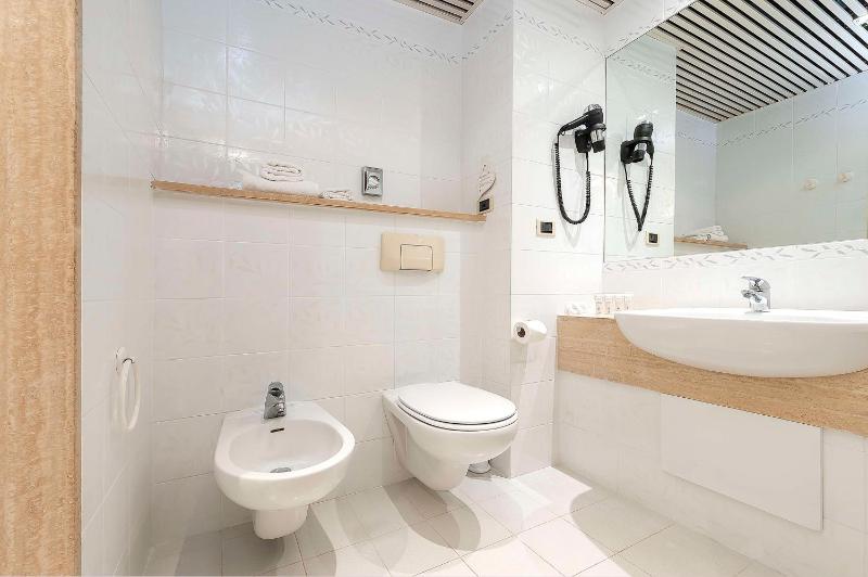 Economy King Room image 2