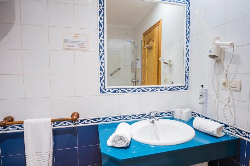 Standard Triple Studio image 2