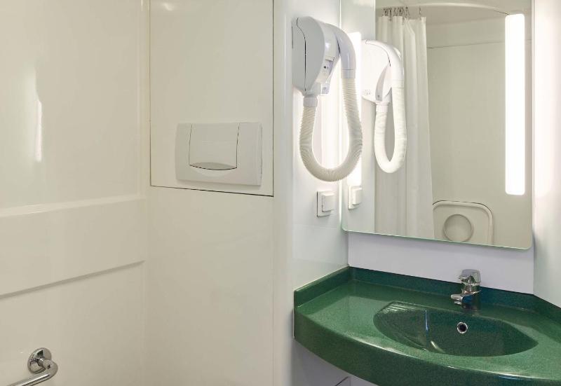 Standard Double Room image 1