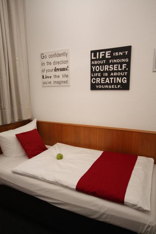 Single Room with Private External Toilet image 4