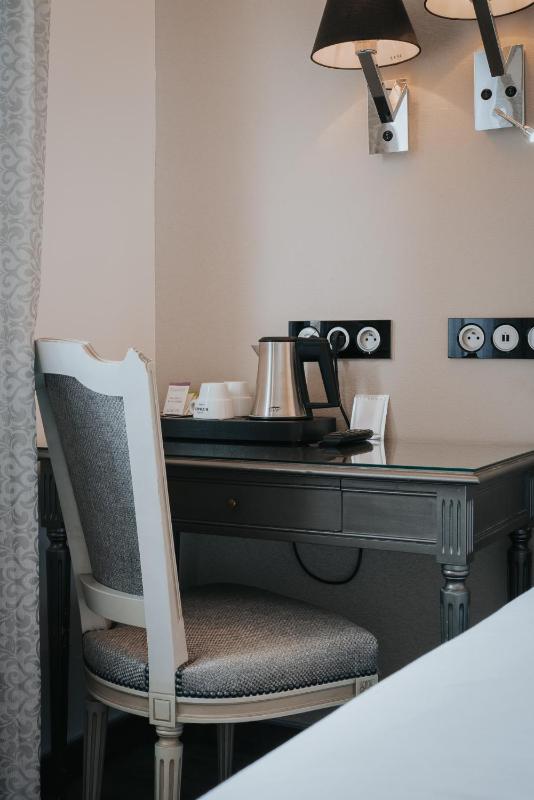 Standard Double Room image 4