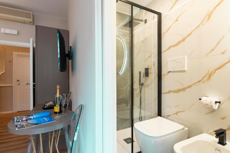 Comfort Triple Room image 3