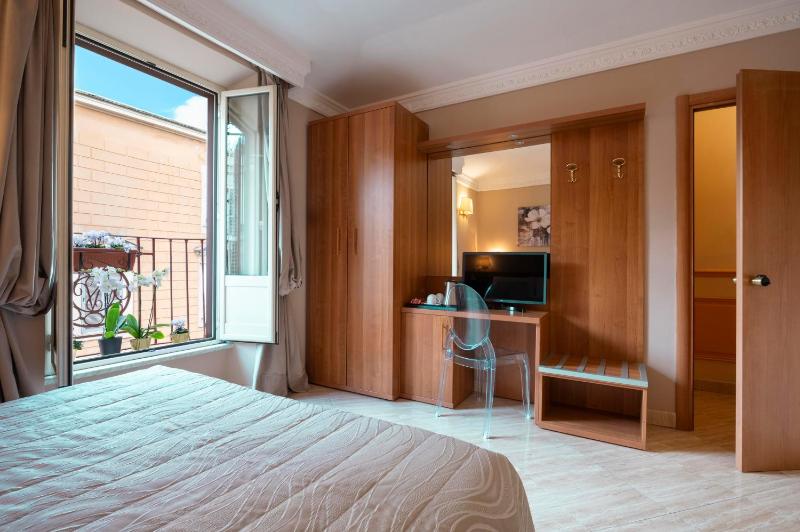 Classic Triple Room image 3