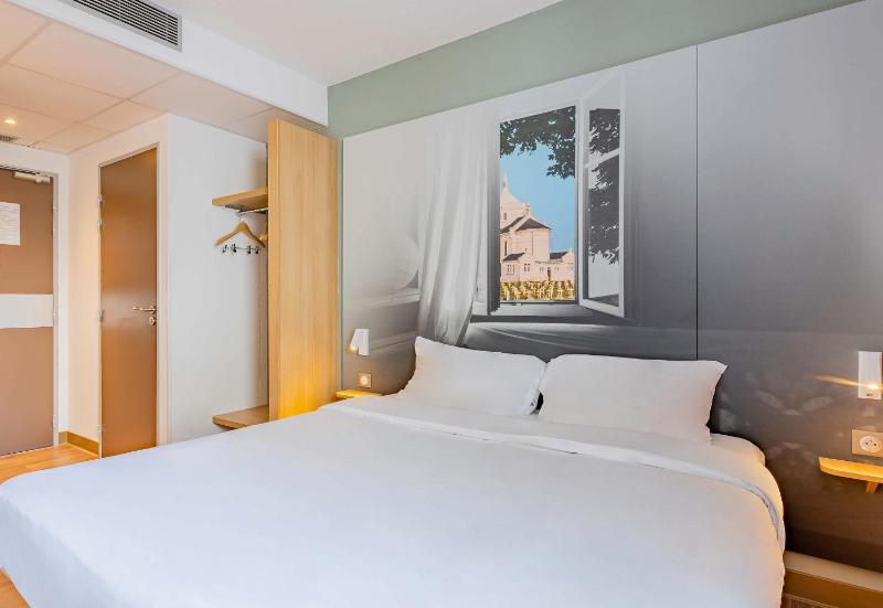 Standard Double Room image 1