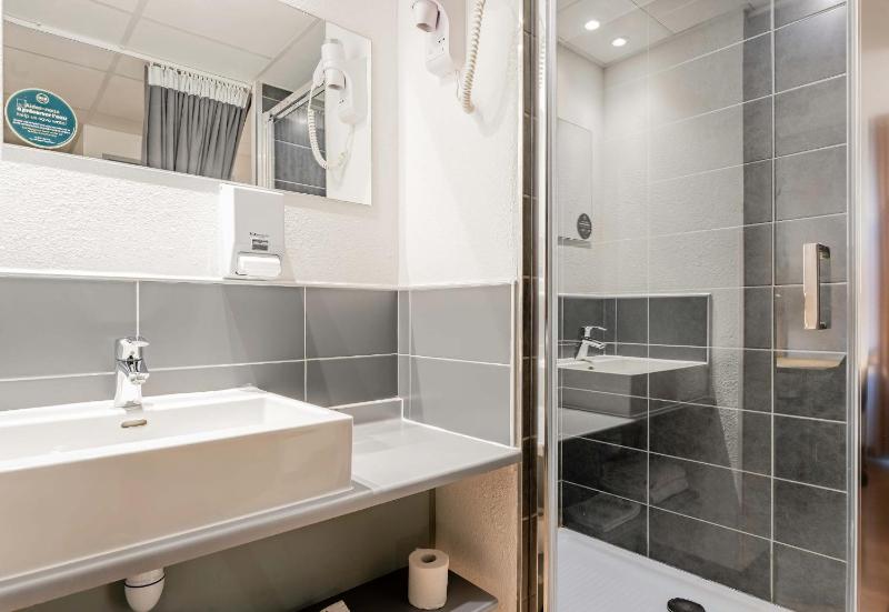 Standard Double Room image 4