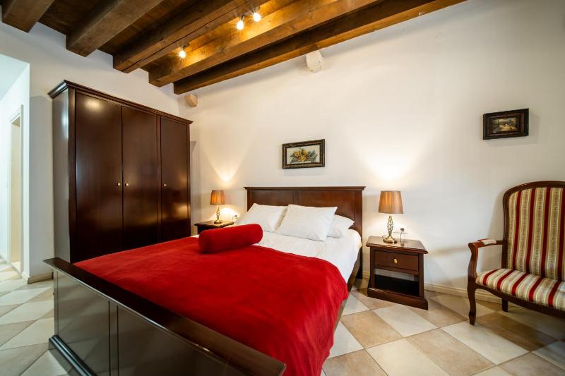 Classic Ground Floor Apartment image 4