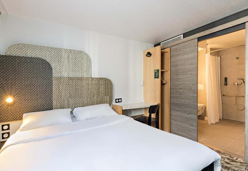 Double Room - Disability Access image 4
