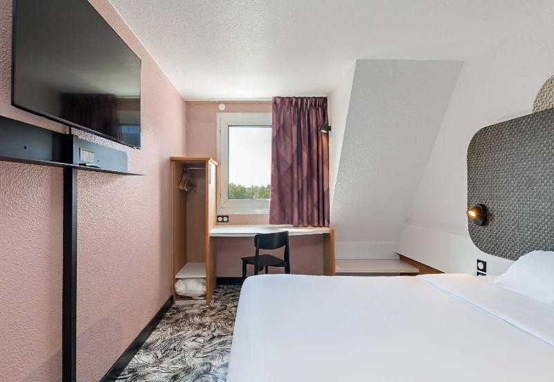 Double Room image 4