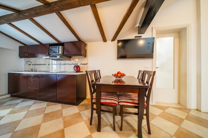 One-Bedroom Apartment image 1