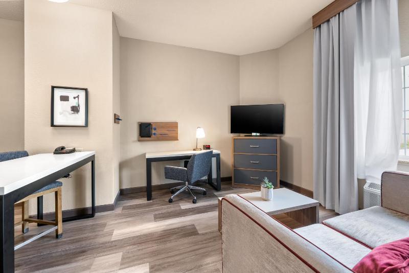 One-Bedroom Suite image 3