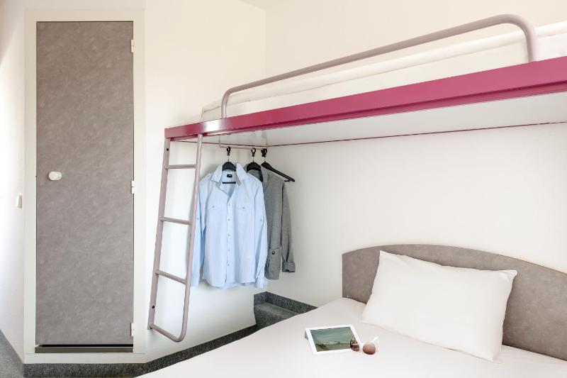 Standard Room with Double Bed - Accessible image 1
