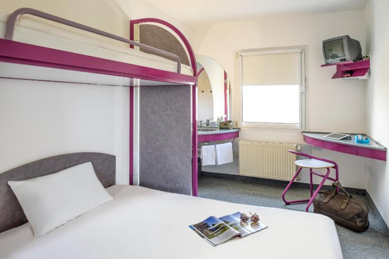Standard Room with Double Bed - Accessible image 2