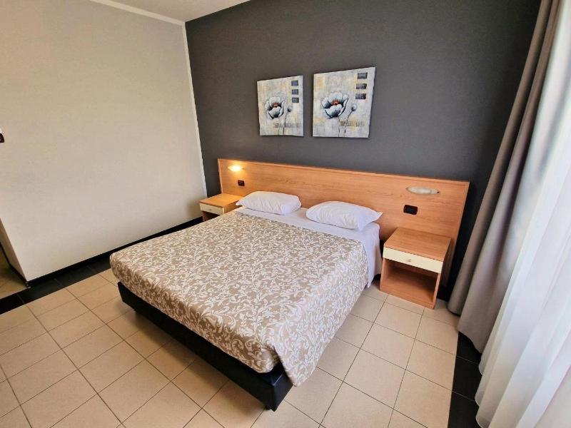 Double Room image 2