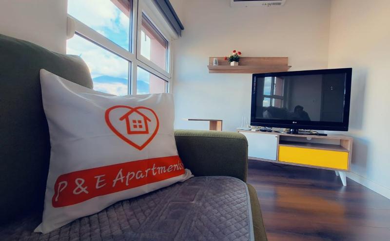 Modern Mountain View P&E Tirana Apartment Netflix included - image 10