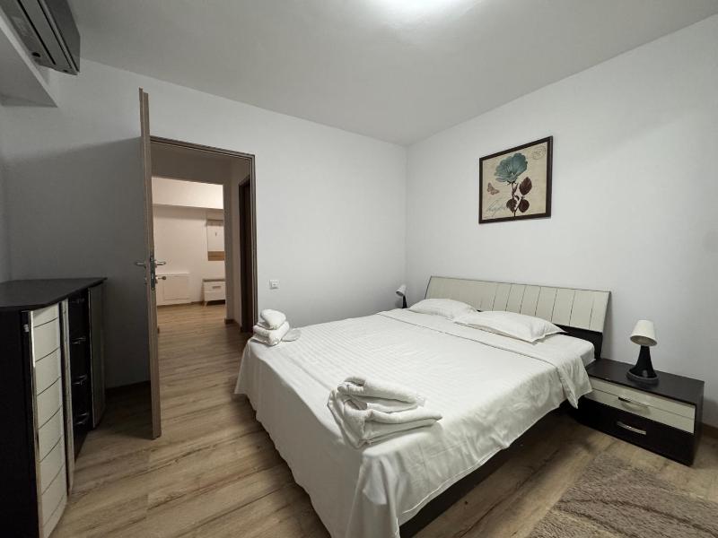 One-Bedroom Standard Apartment image 2