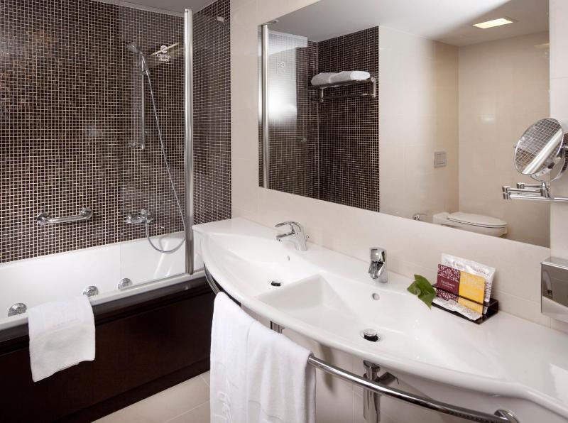 Business Suite (2 Adults) image 3
