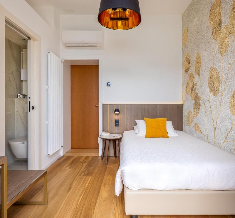 Small Single Room with Lake View image 3