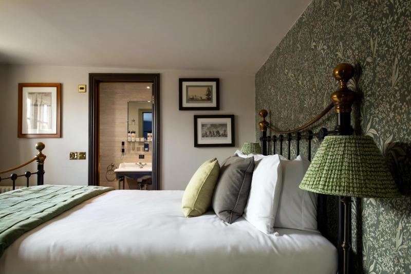 Double Room image 4