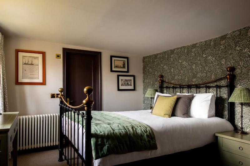 Double Room image 3