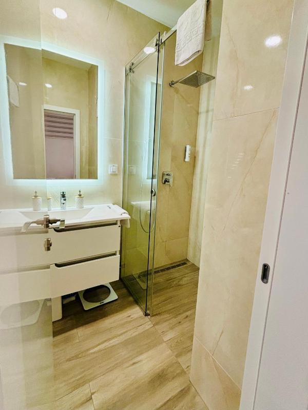 LIRRA LUXE - Central Belgrade Apartments - image 6
