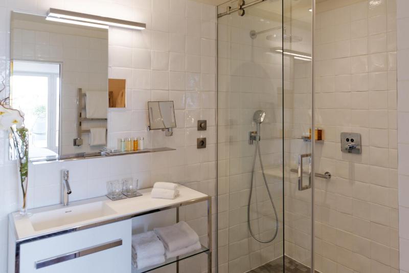 Junior King Suite image 2