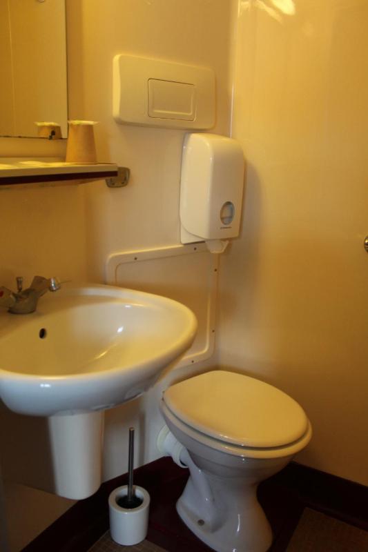 Budget Double Room image 4